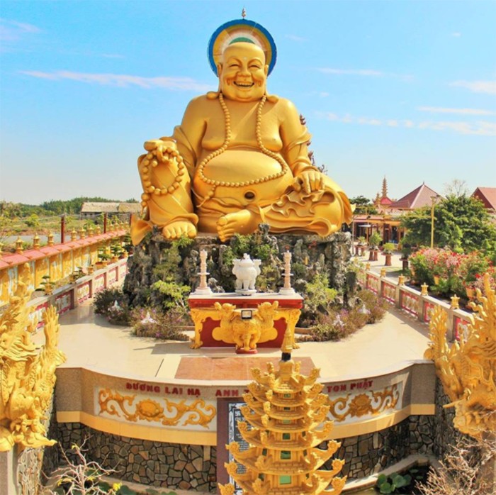 Chùa Vạn Phước Bến Tre - Tiên cảnh trần gian của vùng đất Xứ Dừa