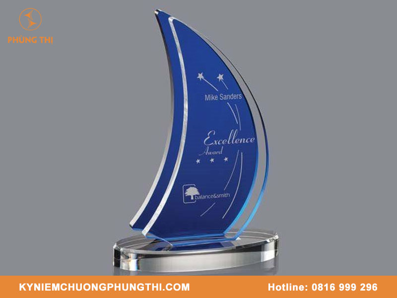 Đặt kỷ niệm chương vì sự nghiệp ngân hàng đẹp tại Kỷ niệm chương Phùng Thị 